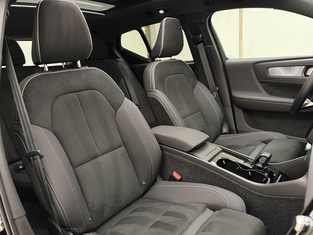 Volvo EX40 Extended Range Ultra Black Edition / Pixel Koplampen / 360 Camera / Nubuck / H&K Audio / 20'' / Stoel + Stuurw. Verwarming / Panoramadak / Elektr. Achterklep /