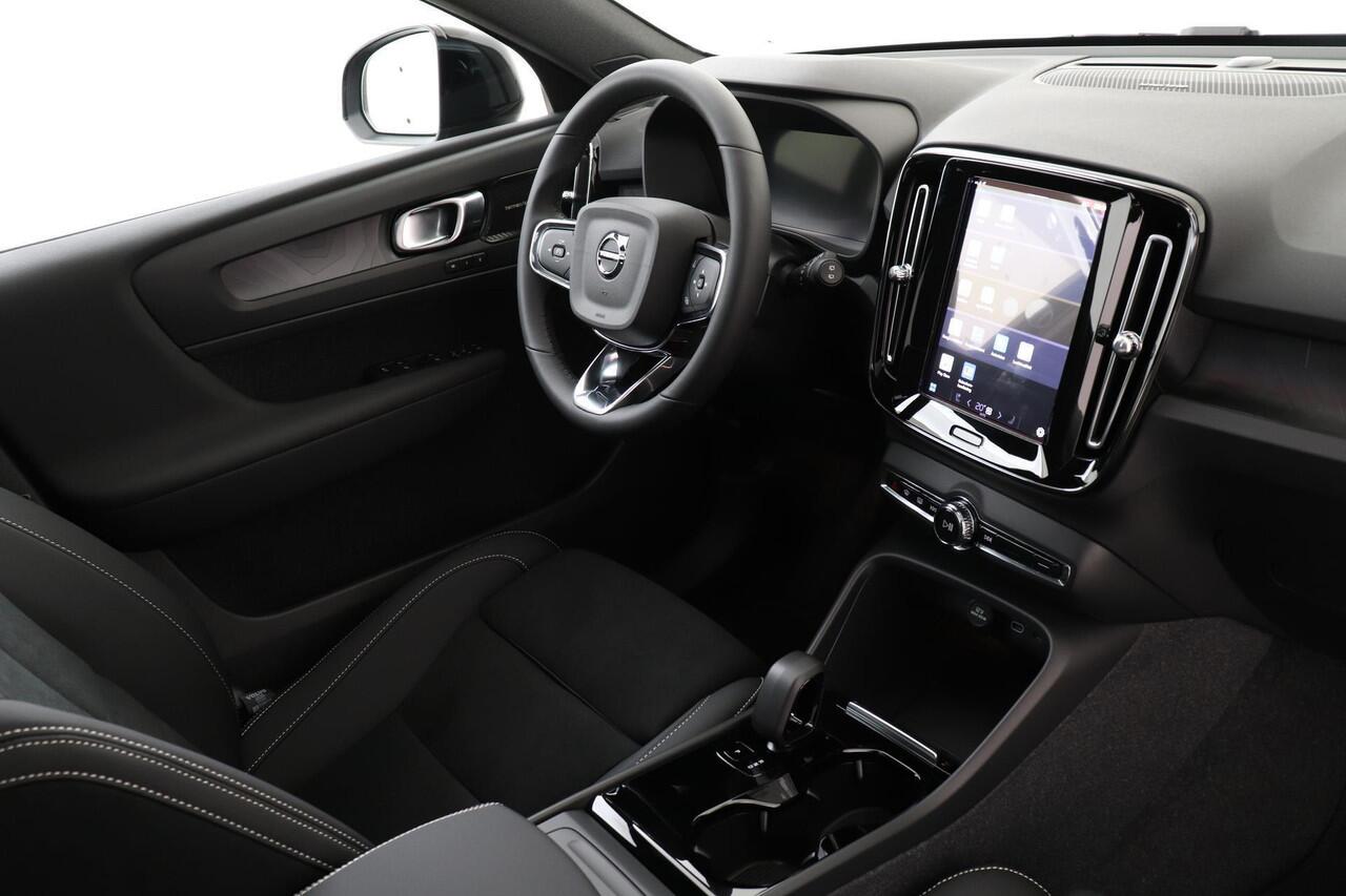 Volvo EX40 SINGLE MOTOR EXTENDED RANGE ULTRA 82 kWh -PANO.DAK|360°CAM|TREKHAAK|HARMAN/KARDON|20"