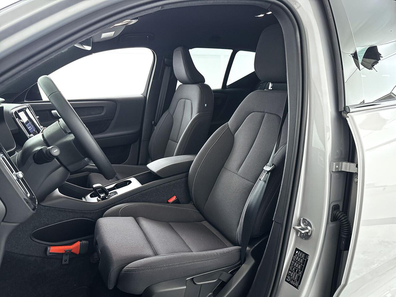 Volvo EX40 Single Motor Extended Range Plus 82 kWh | Stoel- en stuurverwarming | Getint glas