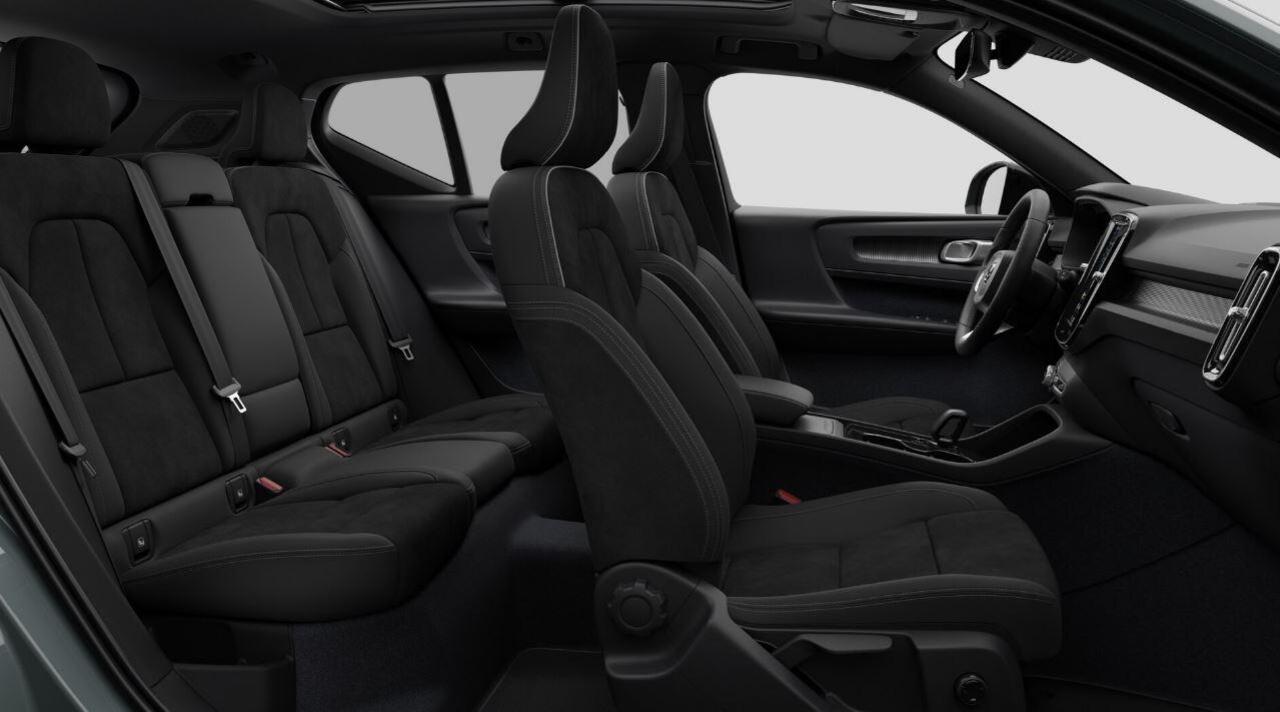 Volvo EX40 252PK Single Motor Extended Range 82 kWh Plus / Lounge pakket / Extra getint glas / Panoramadak / 360 Camera / 20''velgen / zwart dak