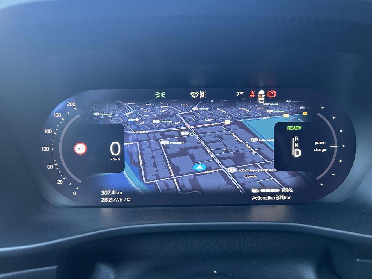 Volvo EX40 Single Motor Extended Range Plus Black Ed. 82 kWh / Harman Kardon / Stoel+Stuurverwarming / Adaptive Cruise / BLIS / Keyless /