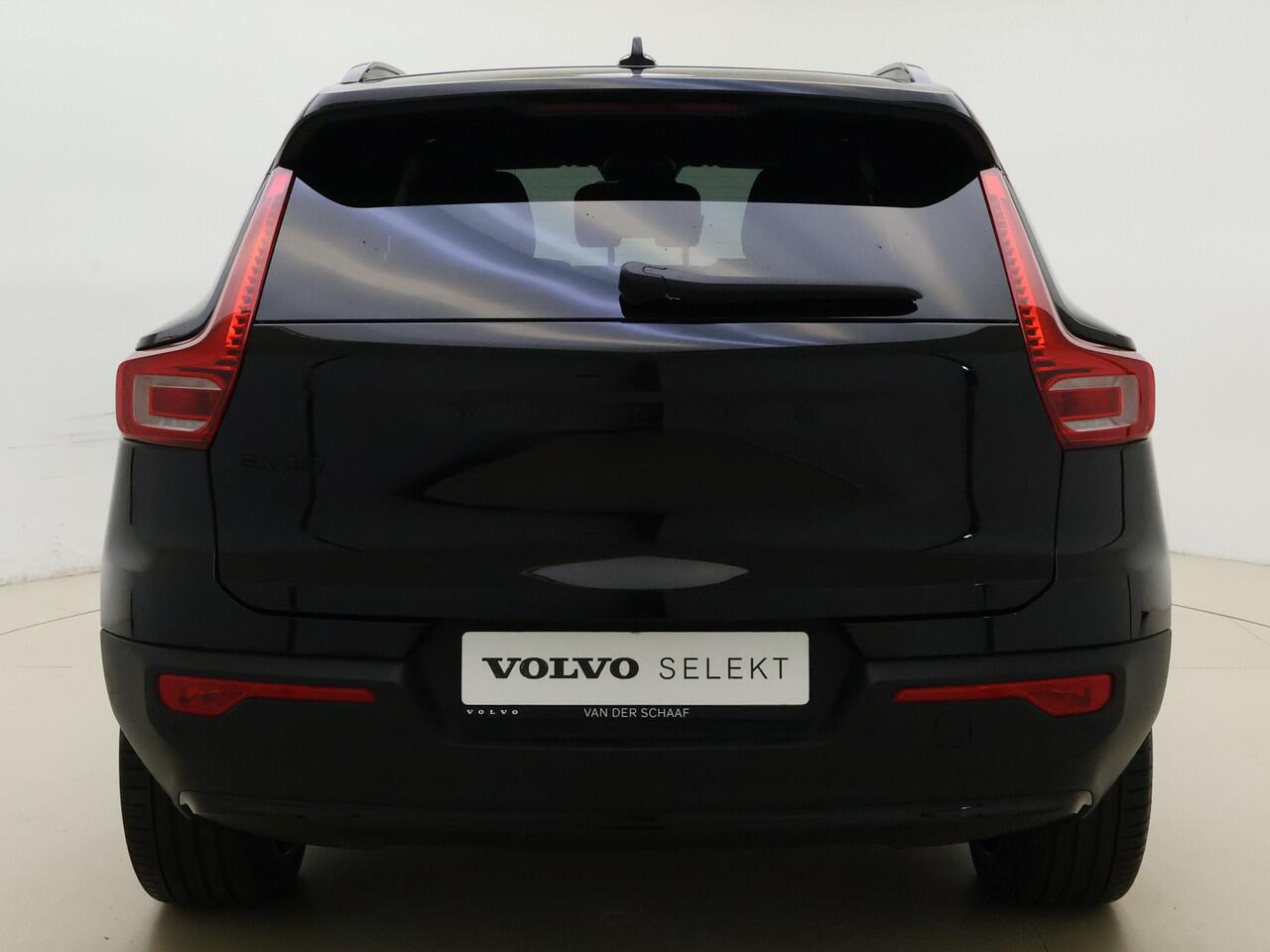 Volvo EX40 Extended Range Ultra Black Edition / Pixel Koplampen / 360 Camera / Nubuck / H&K Audio / 20'' / Stoel + Stuurw. Verwarming / Panoramadak / Elektr. Achterklep /