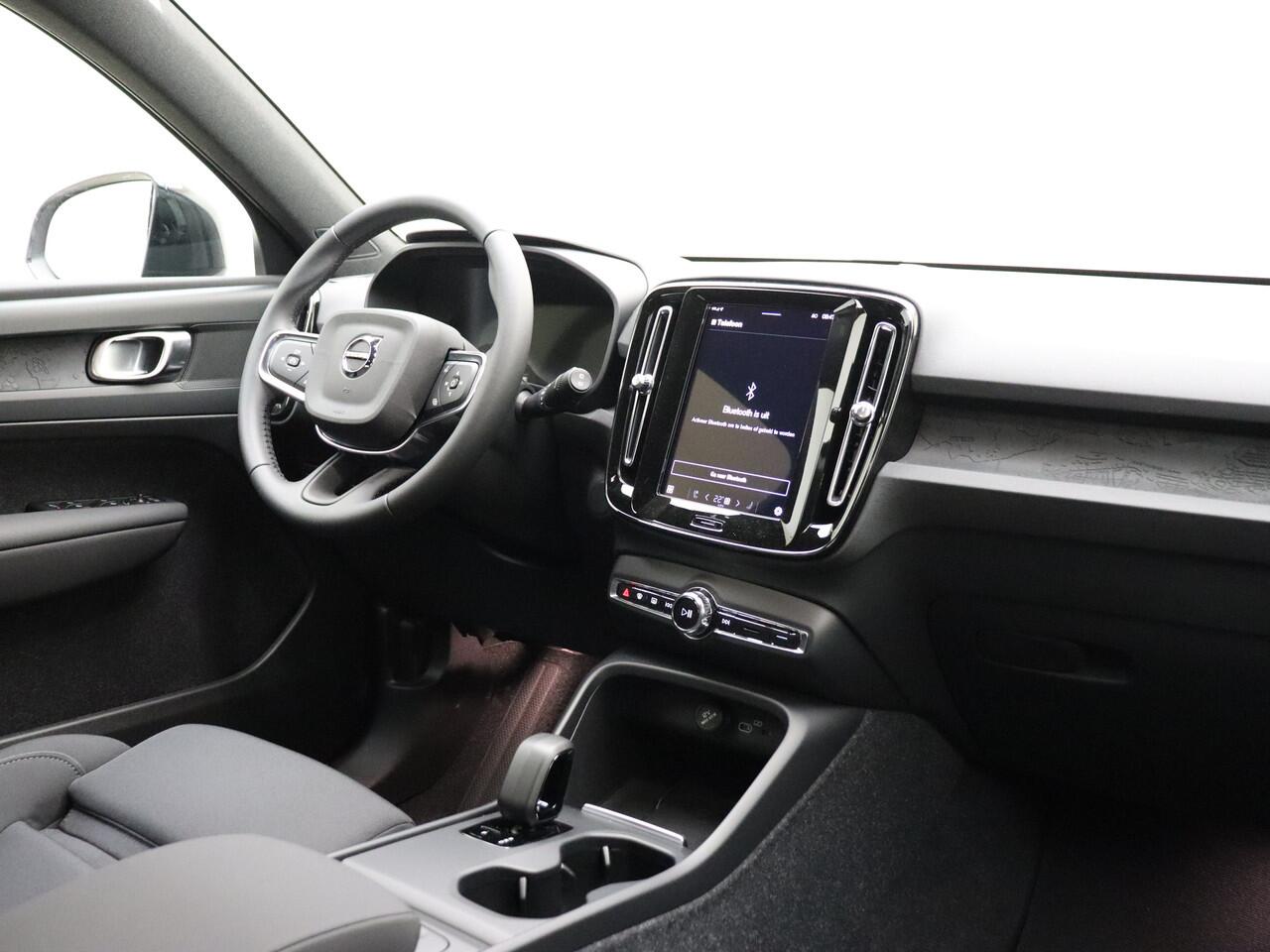 Volvo EX40 Extended Range Business Edition / Voorraadkorting ¤ 4800,- / Adapt. Cruise / BLIS / 360 Camera / Stoel + Stuurw. verwarming / getint glas / 19'' Velgen /