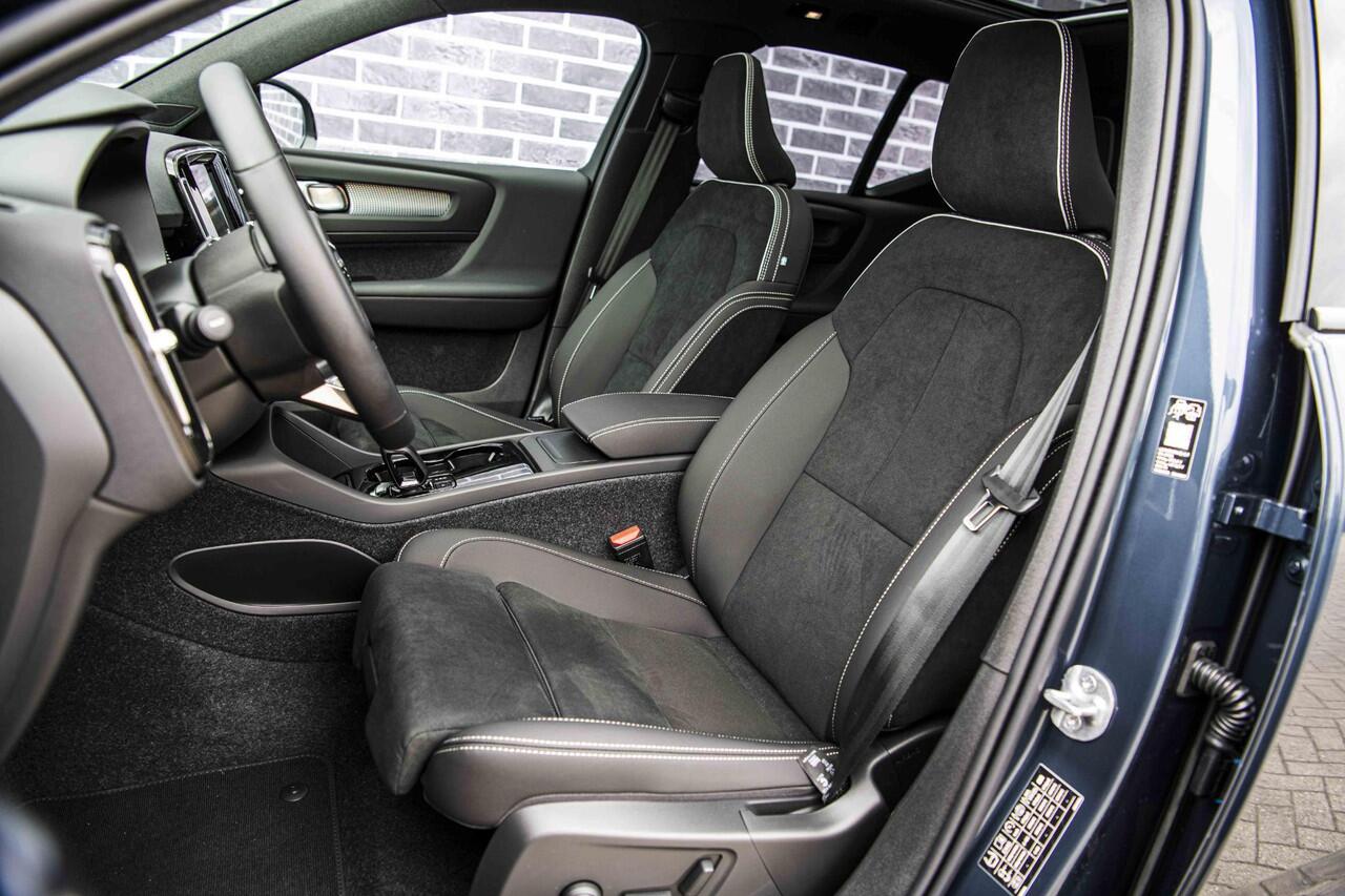 Volvo EX40 Single Motor Extended Range Ultra Black Editon | Europa | Harman Kardon audio | 20" | Schuif-/kanteldak | Getint Glas | Elektrische stoelverstelling | Nubuck bekleding | Adaptive Cruise Control | Dodehoekdetectie |