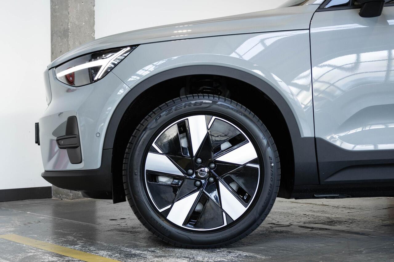 Volvo EX40 Single Motor Extended Range Business Edition | Direct Beschikbaar | Stoel/Stuurverwarming | Warmtepomp | Adaptieve Cruise Control | Dodehoekwaarschuwing | 360º Camera | Harman Kardon Premium Audio |