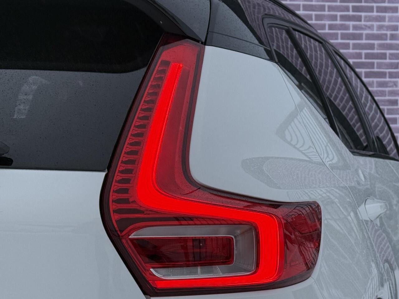 Volvo EX40 Single Motor Extended Range Ultra 82 kWh 17% Bijtelling | Panorama-schuifdak | PBlis | Adaptieve Cruise controle | Google | Stuur + Stoel verwarming | 360° Camera | VOL