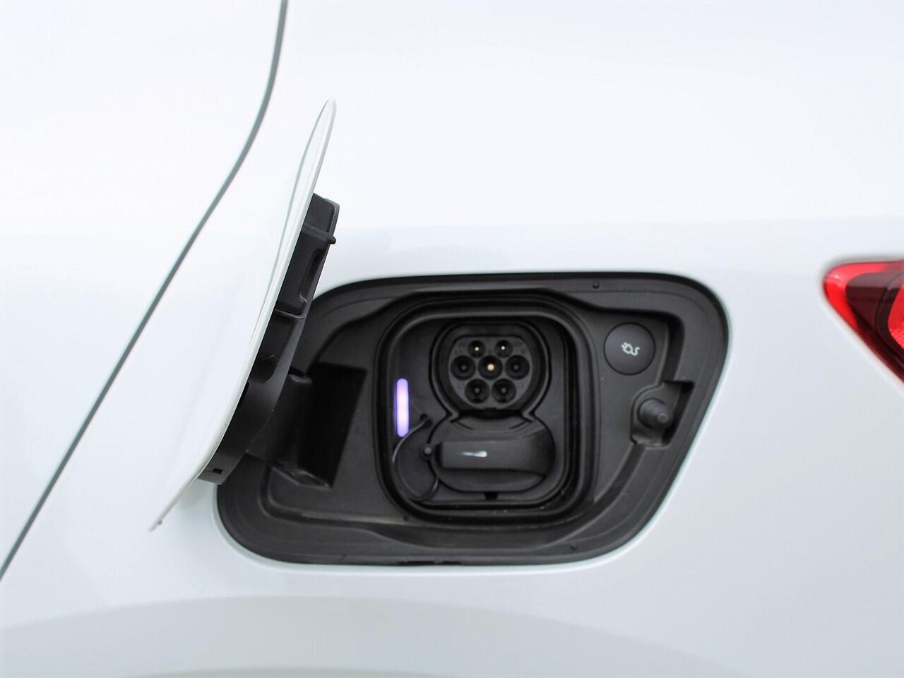 Volvo EX40 Single Motor Extended Range Ultra Automaat / Panoramadak / 20" velgen / 360* camera / Harman Kardon / Privacy Glass