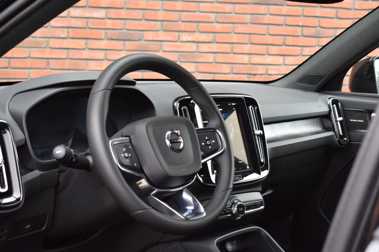 Volvo EX40 Extended Range 252PK Plus Black Edition 82 kWh