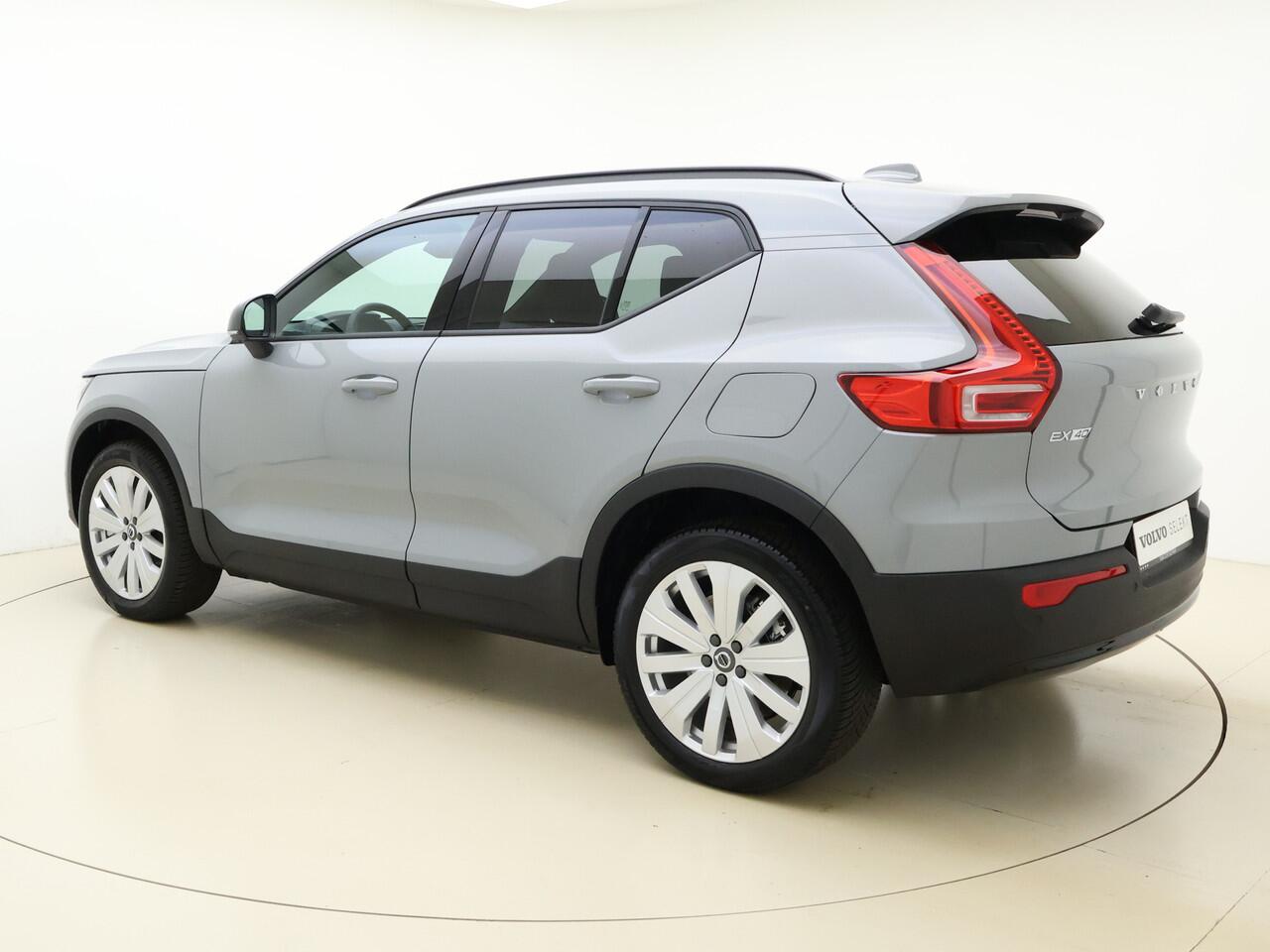 Volvo EX40 Extended Range Business Edition / Voorraadkorting ¤ 4800,- / Adapt. Cruise / BLIS / 360 Camera / Stoel + Stuurw. verwarming / getint glas / 19'' Velgen /