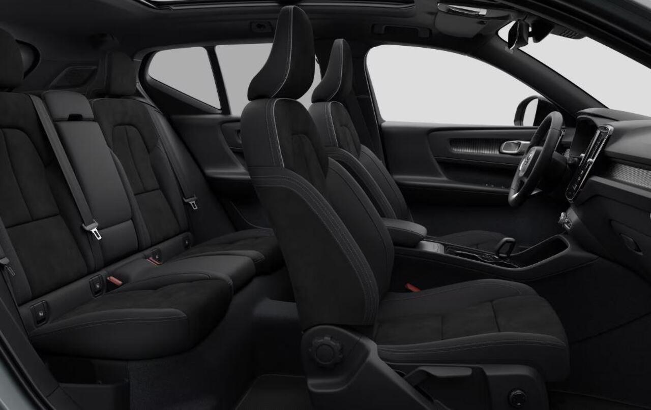 Volvo EX40 252PK Single Motor Extended Range 82 kWh Plus / Lounge pakket / Extra getint glas / Panoramadak / 360 camera / 20''velgen / zwart dak