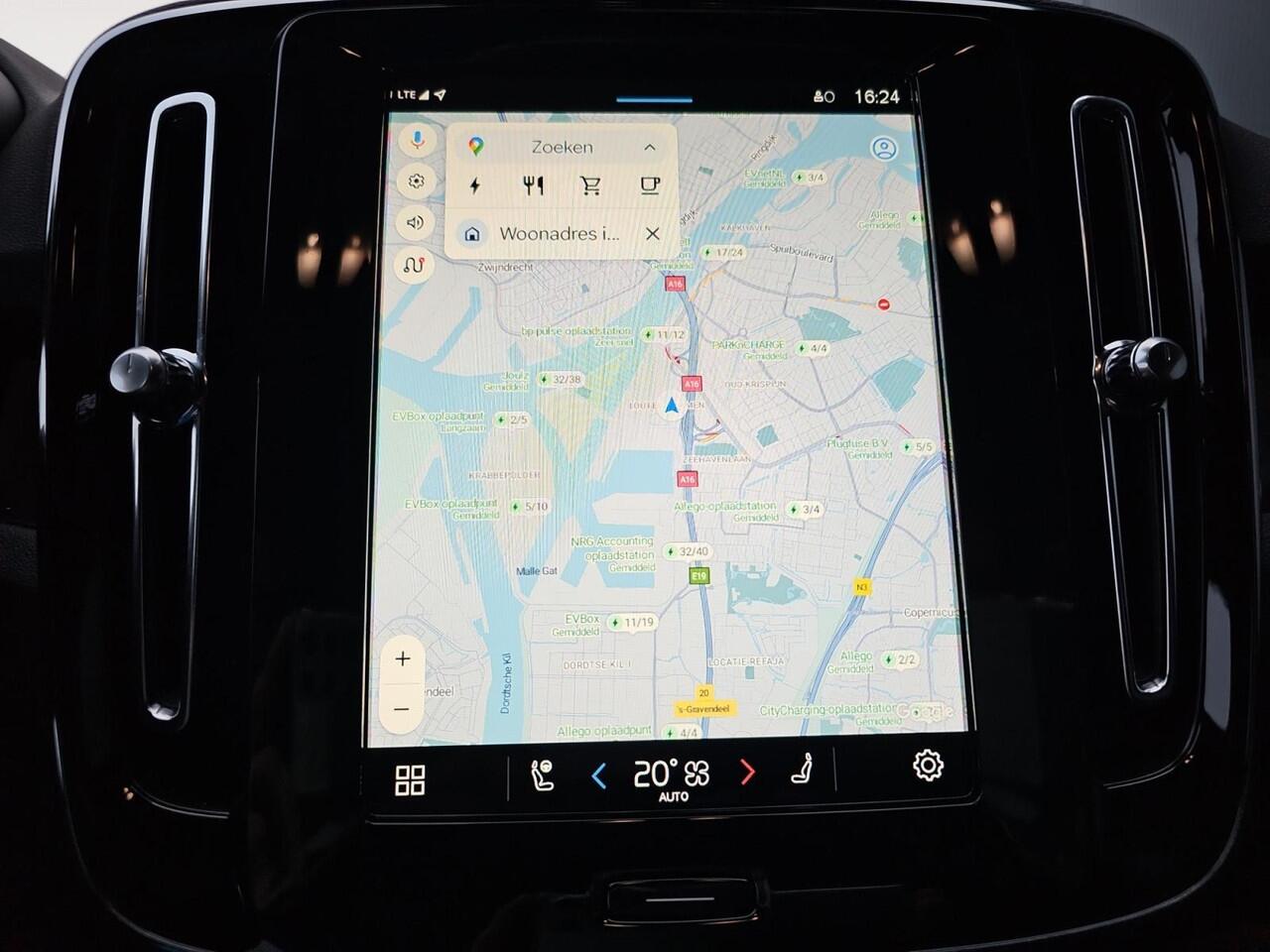 Volvo EX40 Single Motor Extended Range Plus 82 kWh | Stoelverwarming | Extra getint glas | Nubuck interieur | Achteruitrijcamera |
