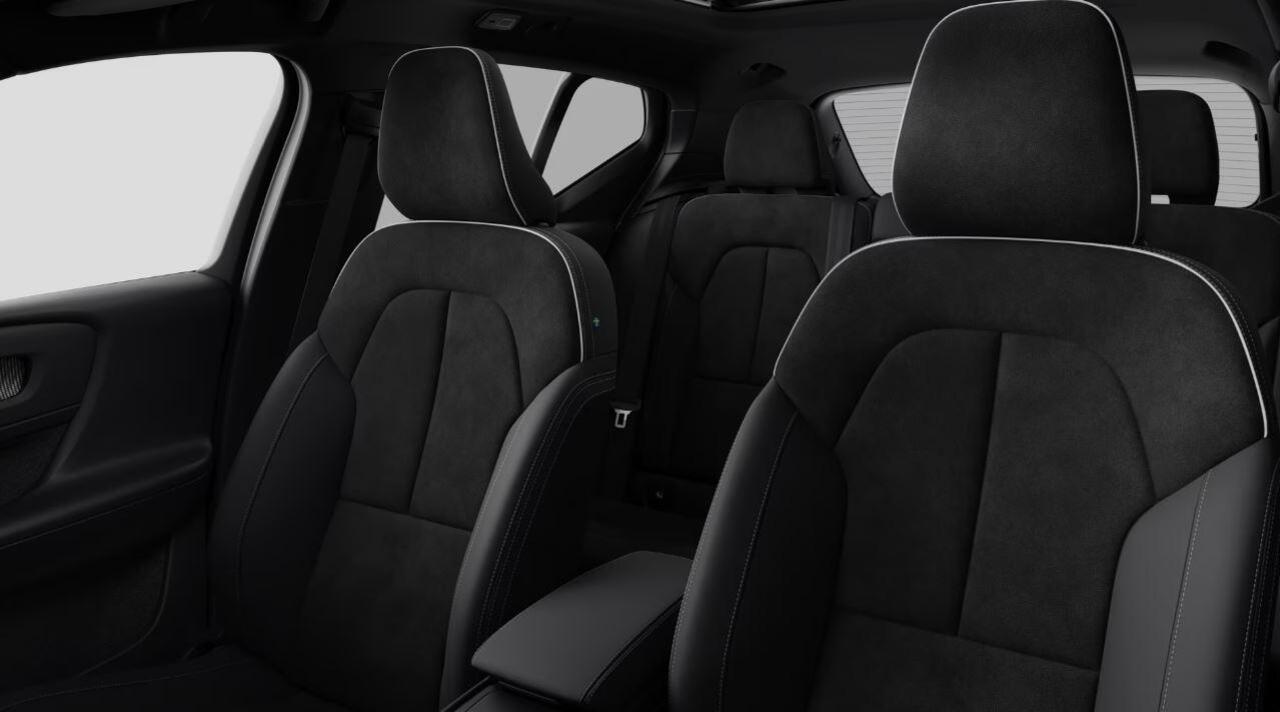 Volvo EX40 252PK Single Motor Extended Range 82 kWh Plus / Lounge pakket / Extra getint glas / Panoramadak / 360 Camera / 20''velgen / zwart dak