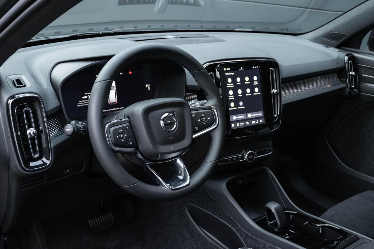 Volvo EX40 Single Motor Extended Range Business Ed. 82 kWh Verwarmbare voorstoelen+stuurwiel | 360 graden camera | Warmtepomp | Harman Kardon Premium Audio | Donker glas achter | 19 inch Lichtmetalen velgen