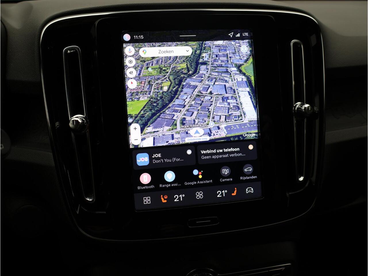 Volvo EX40 Single Motor 252PK Extended Range Core 82 kWh / Business Edition / All Season Banden / Verwarmbare Voorstoelen + Stuurwiel / 19" / Harman Kardon / BLIS / Adaptive Cruise /