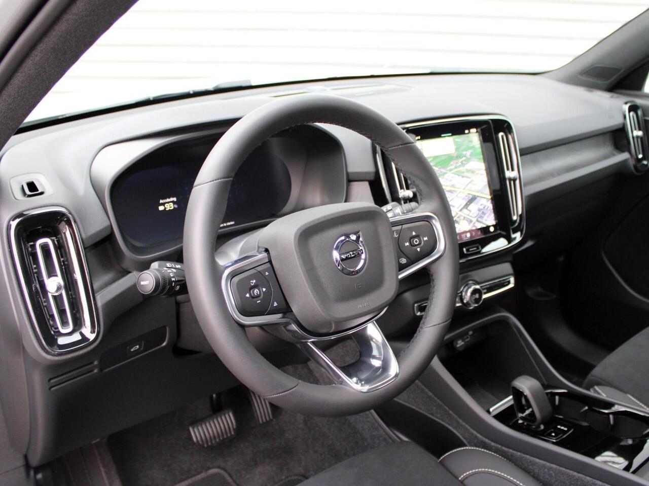 Volvo EX40 Single Motor Extended Range Ultra Automaat / Panoramadak / 20" velgen / 360* camera / Harman Kardon / Privacy Glass