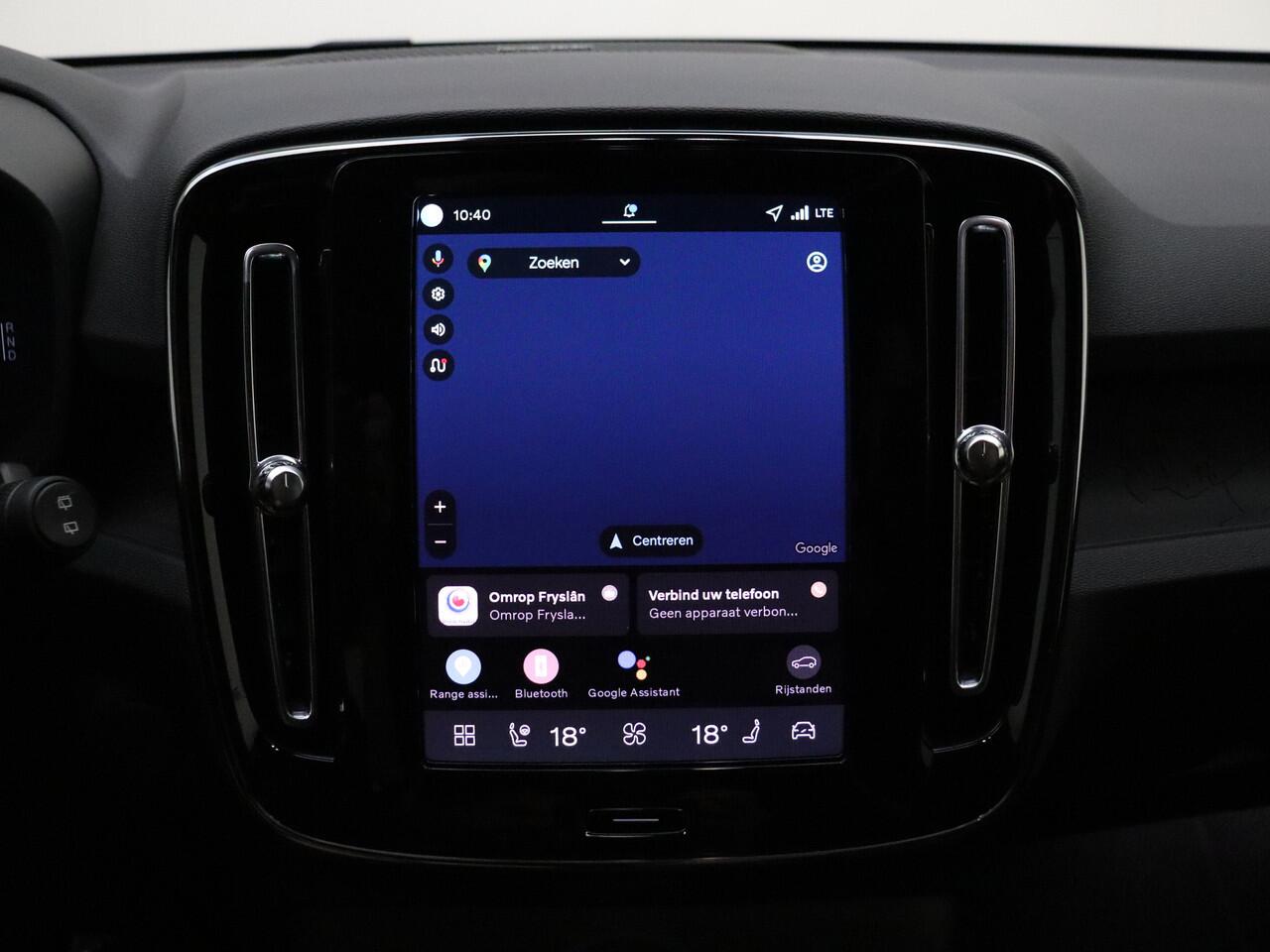 Volvo EX40 Extended Range Plus / Harman en Kardon audio / Stoel/- en stuurverwarming / Elektrische achterklep / Camera /