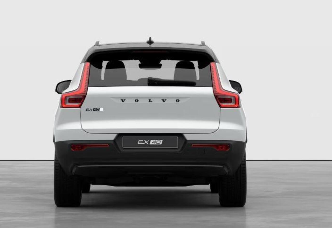 Volvo EX40 252PK Single Motor Extended Range 82 kWh Plus Black Edition / Lounge Pakket / Panoramadak / Extra getint glas / Dak in Black stone / 20'' velgen