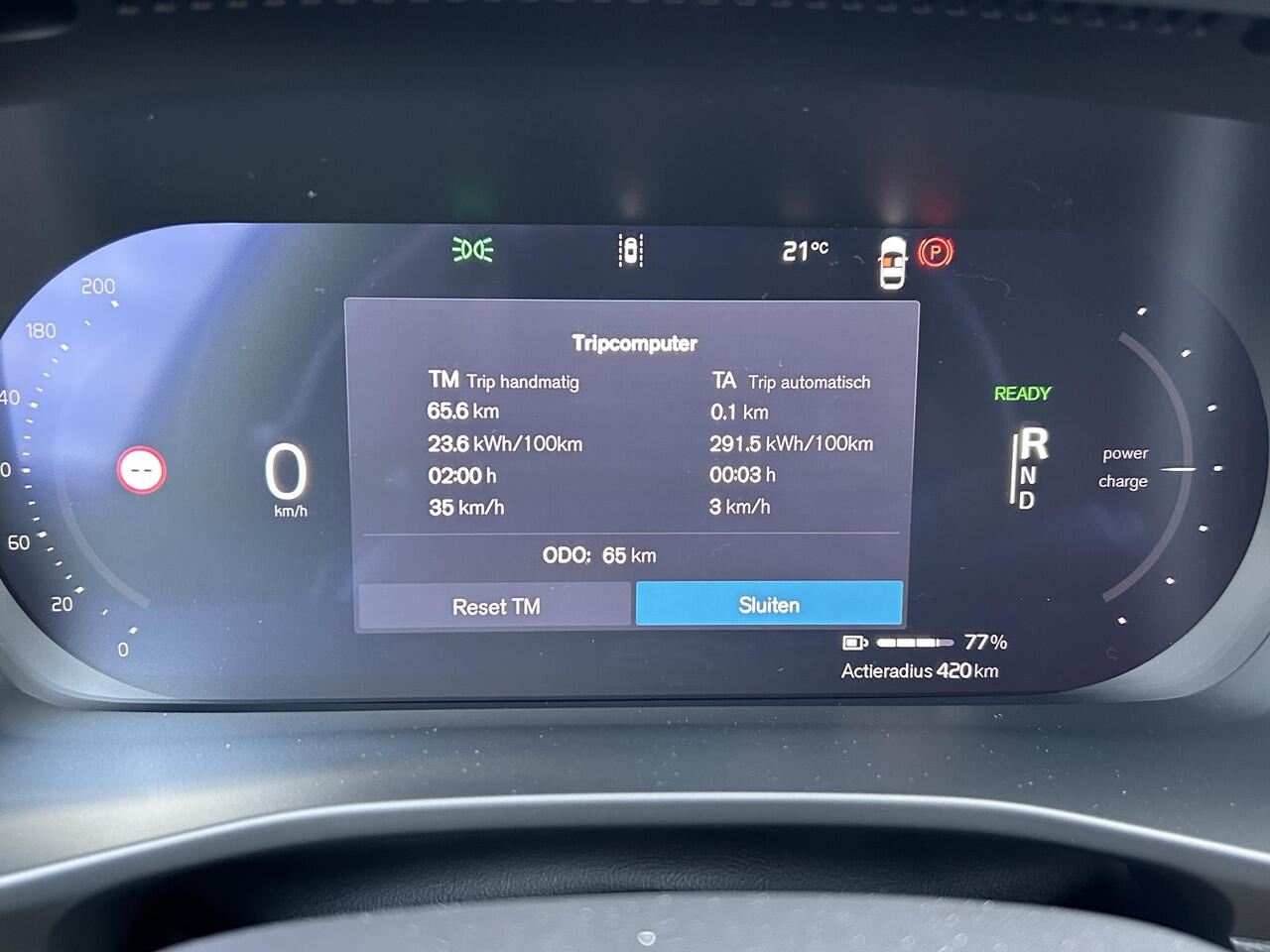 Volvo EX40 Single Motor Extended Range Plus 82 kWh Intellisafe climate line zwart dak All weather banden