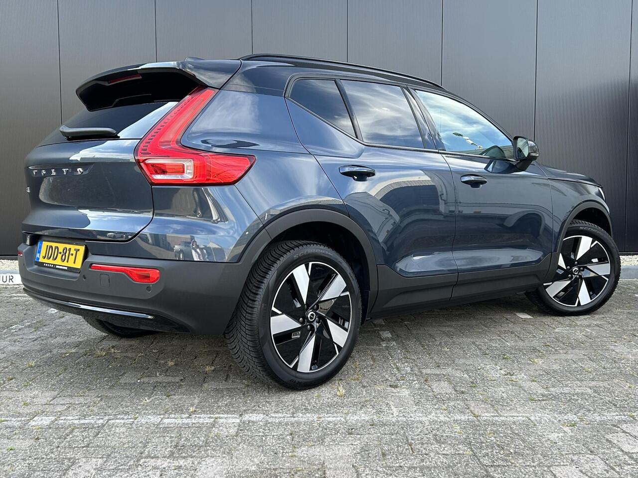 Volvo EX40 Single Motor Extended Range Plus 82 kWh Intellisafe climate line zwart dak All weather banden