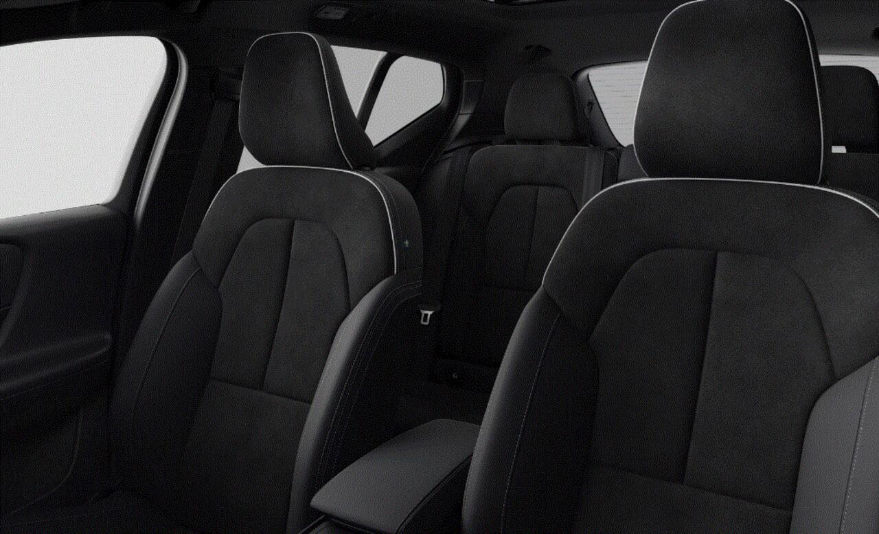 Volvo EX40 252PK Single Motor Extended Range 82 kWh Plus / Lounge Pakket / Extra getint glas / 360 Camera / 20'' velgen / Panoramadak / Zwart dak