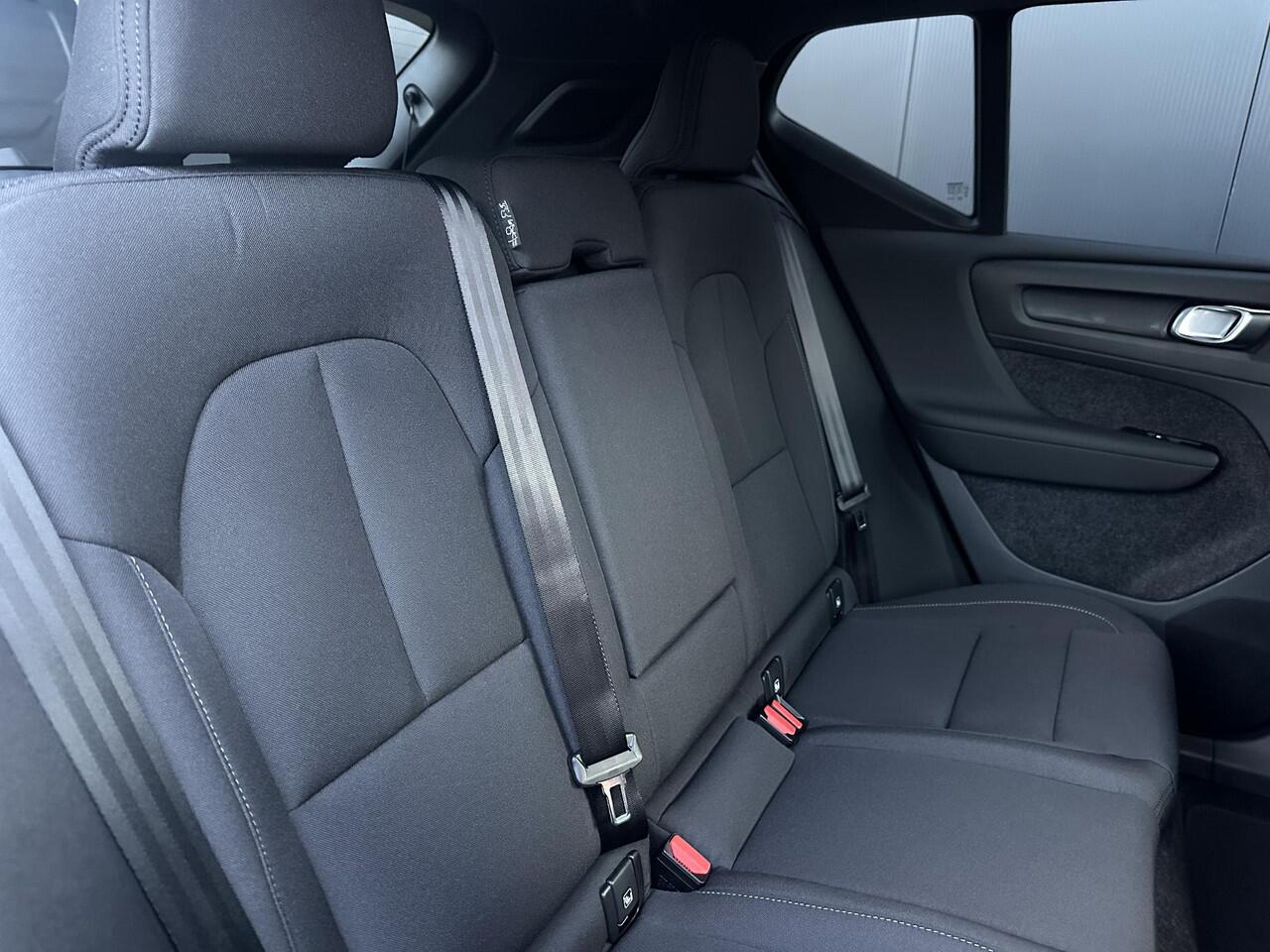 Volvo EX40 Single Motor Extended Range Business Ed. 82 kWh Driver Assist / Climate Line / 19" 5-sp Glossy Black wielen met all season banden