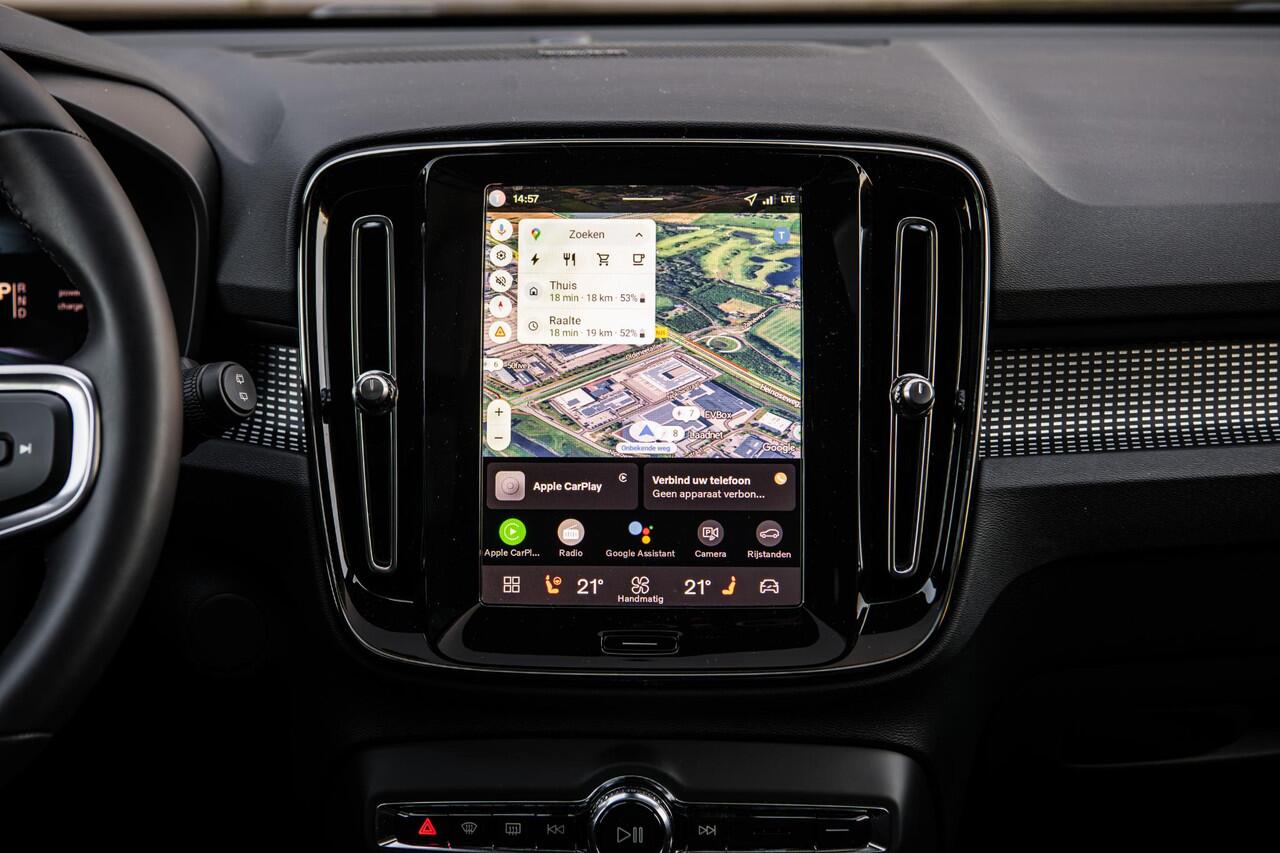 Volvo EX40 Single Motor Extended Range Ultra 82 kWh | Adaptieve Cruise Control | 22" Velgen | Black Pack | Trekhaak | Heico | Schuif/Kanteldak | Stoel + Stuurverwarming | Harman Kardon Audio | Extra Getint Glas Achter |