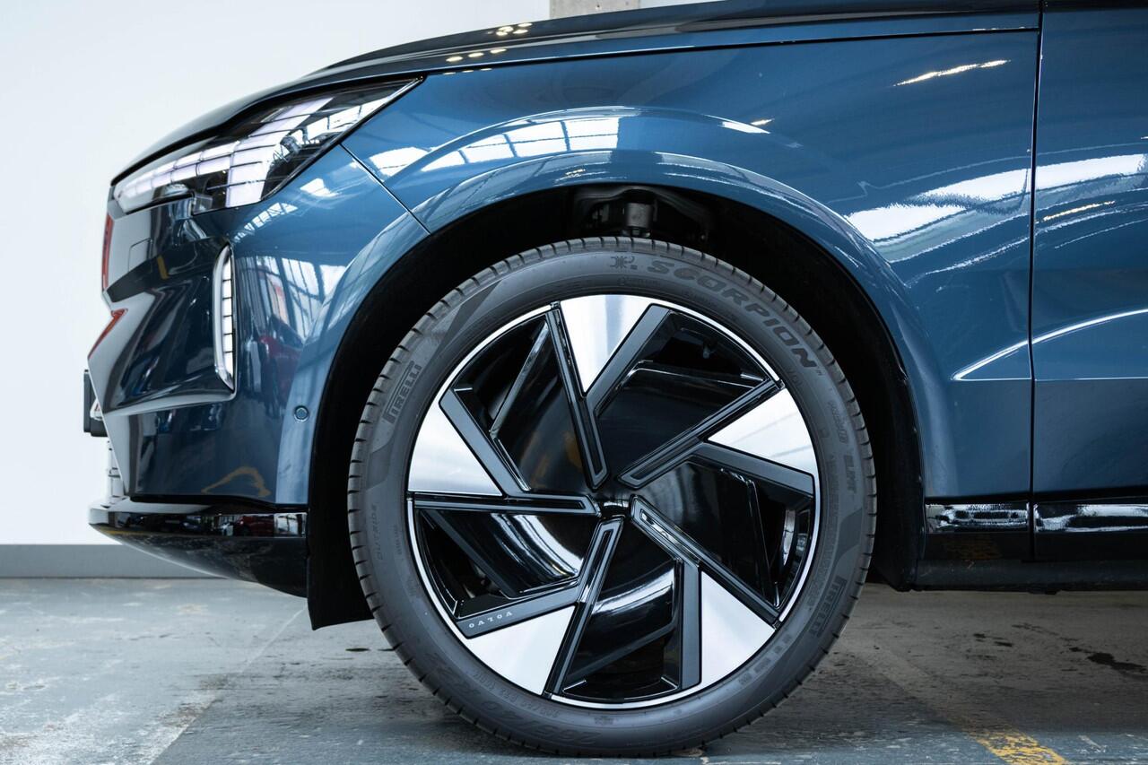 Volvo EX90 Twin Motor Performance Ultra 7p. 111 kWh | Bowers & Wilkins Premium Audio | 22" Lichtmetalen Velgen | Park Pilot Assist | Actieve Luchtvering | Stuurverwarming | Tailor Wool Blend bekleding | Google infotainment |