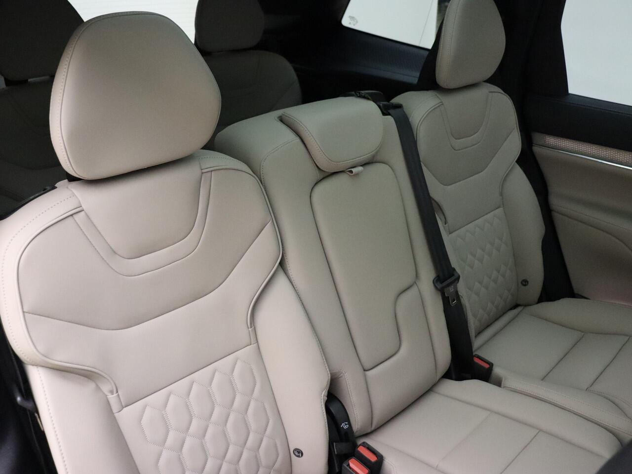 Volvo EX90 Twin Motor Perf. Ultra 7p. / Bowers&Wilkins Audio / Luchtvering / Pilot Assist Pack / Climate Pack / Extra Getint glas /