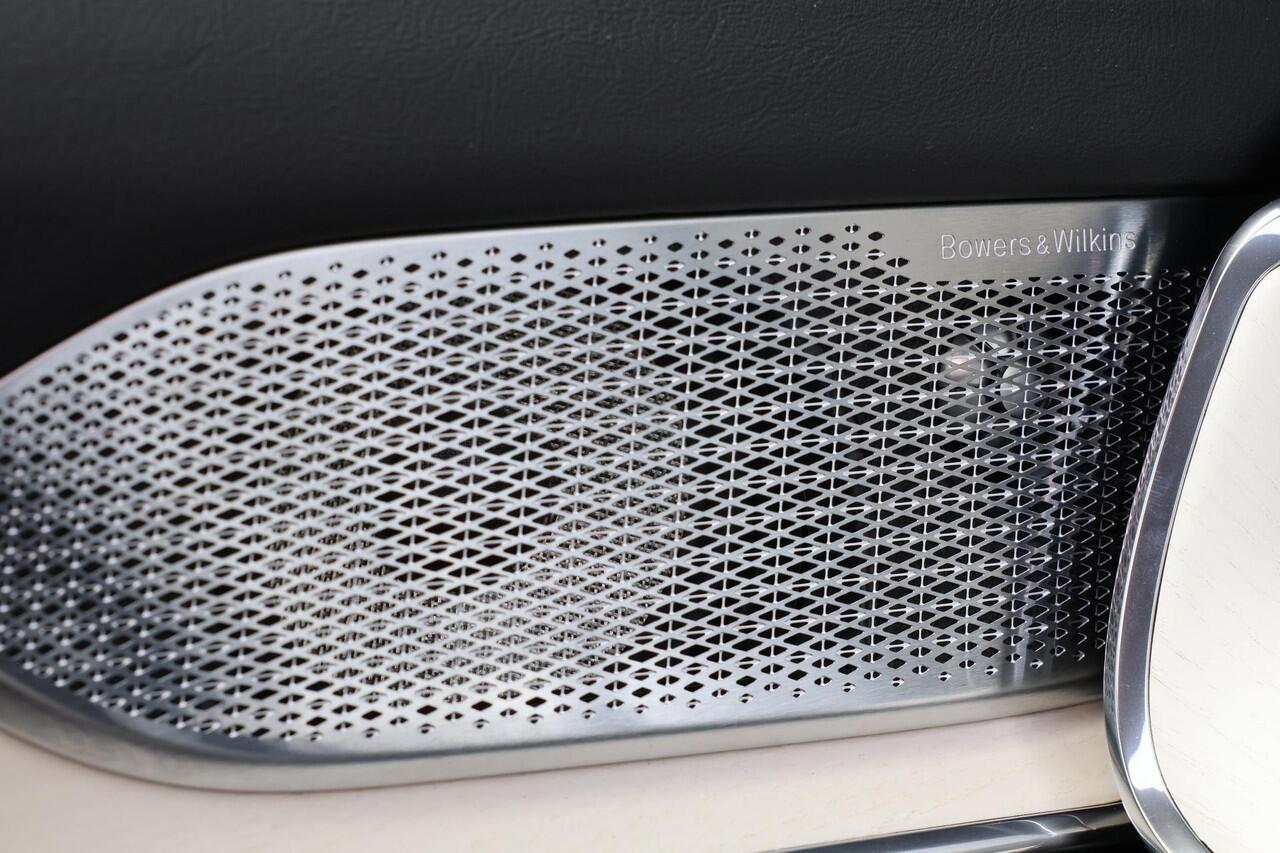 Volvo EX90 Twin Motor Performance Ultra 7p. 111 kWh - Luchtvering - Pilot Assist Pack - Panoramadak - IntelliSafe Assist & Surround - 360º Camera - Bowers & Wilkins audio - Verwarmde voorstoelen, stuur & achterbank - Parkeersensoren voor & achter - Head up display -