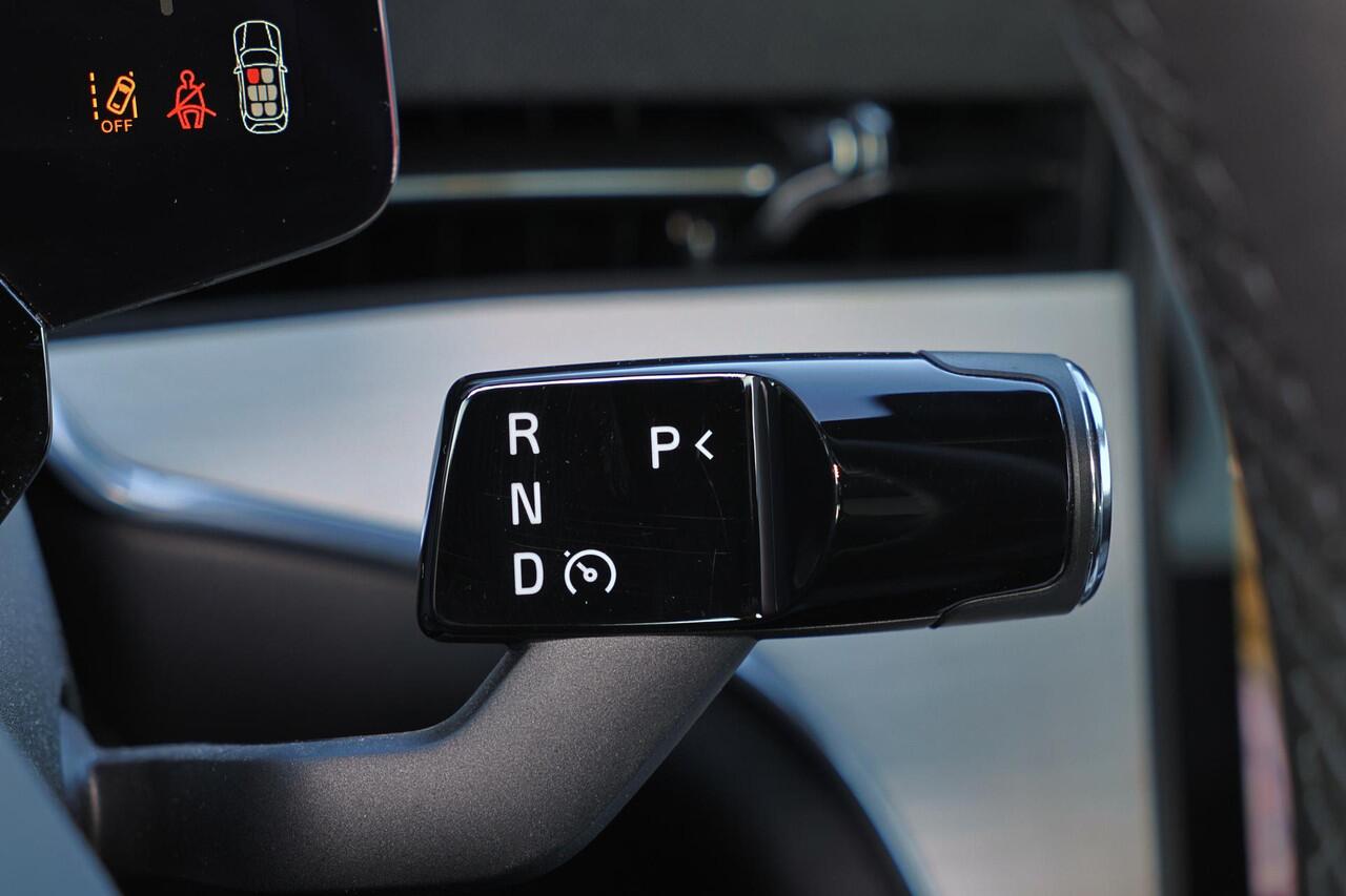 Volvo EX90 Twin Motor Ultra 7p. 111 kWh - Luchtvering - Panoramadak - IntelliSafe Assist & Surround - 360º Camera - Bose audio - Verwarmde voorstoelen - Parkeersensoren voor & achter - Head up display - 21' LMV - Trekhaak inklapbaar