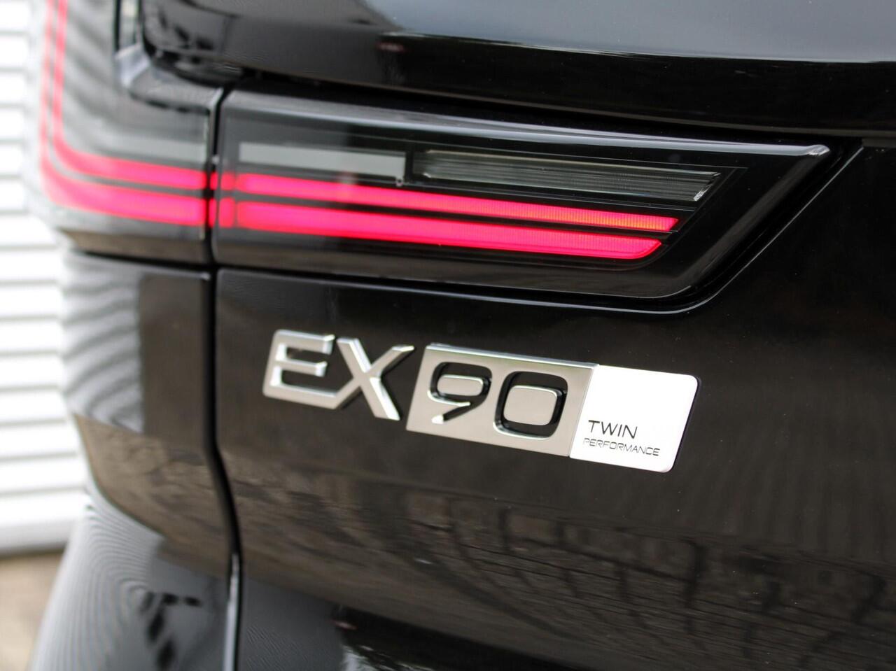 Volvo EX90 Twin Motor Performance Ultra Automaat / Luchtvering / Bowers & Wilkens audio / 22" velgen / Pilot Assist Pack / Climate Pack / Privacy Glass