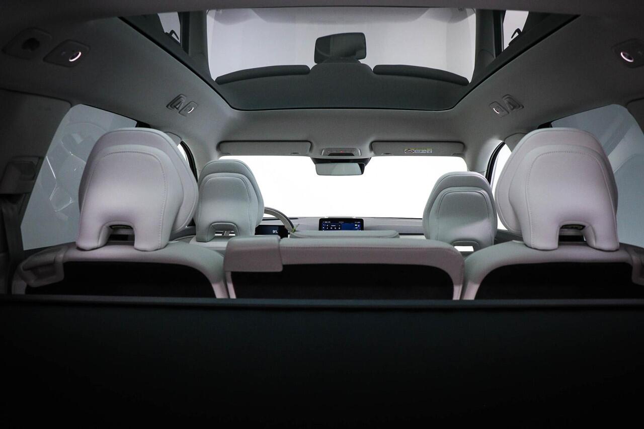 Volvo EX90 Twin Motor Performance Ultra 7p. 111 kWh SOH 100% | CLIMATE PACK | LUCHTVERING | MARGE | STUURVERWARMING | 360 CAMERA