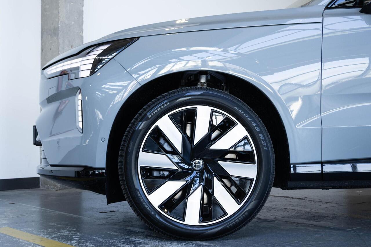 Volvo EX90 Twin Motor Ultra 7p. 111 kWh | Direct leverbaar | Panoramadak | Stoelverwarming | Stuurwielverwarming | Google infotainment | 360° parkeercamera | Parkeerverwarming | Luchtvering