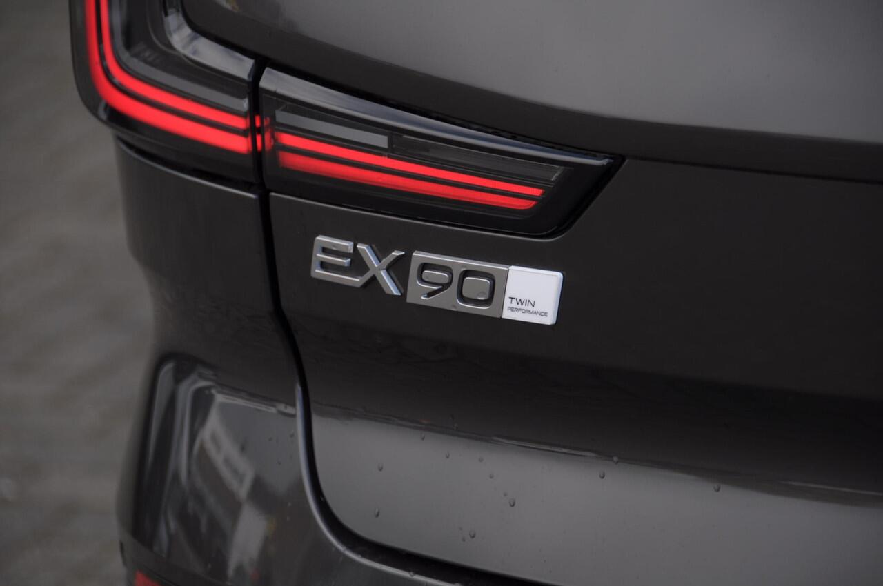 Volvo EX90 517PK Automaat Twin Performance Ultra / Panoramadak / Luchtvering / Head-up display / Stoelverwarming en stuurwielverwarming / Massagestoelen / Memory seats / Adaptive cruise control / 360 Camera / elektrische achterklep