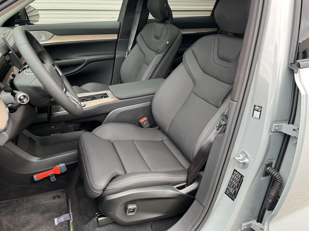 Volvo EX90 Twin Motor Ultra 7p. 111 kWh / Uit voorraad leverbaar / B&W audio / Luchtvering / Pilot Assist Pack / Trekhaak /