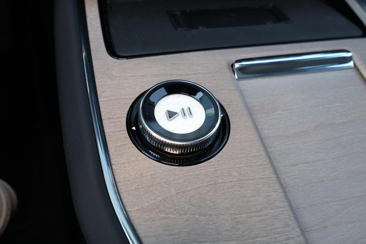 Volvo EX90 Twin Motor Ultra 7p. 111 kWh - Luchtvering - Pilot Assist Pack - Climate Pack - Bose Premium sound - HD Pixel LED koplampen - Verwarmbare voorstoelen - Verwarmbaar stuurwiel - Softclose portieren - Phone as key - 360º camera - Getint glas - Head-up displa