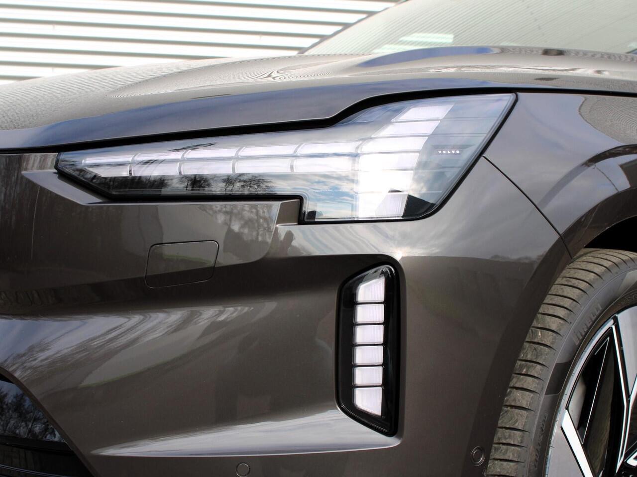 Volvo EX90 Twin Motor Performance Ultra Automaat / Luchtvering / Bowers & Wilkens audio / 22" velgen / 517pk / Pilot Assist Pack / Privacy Glass