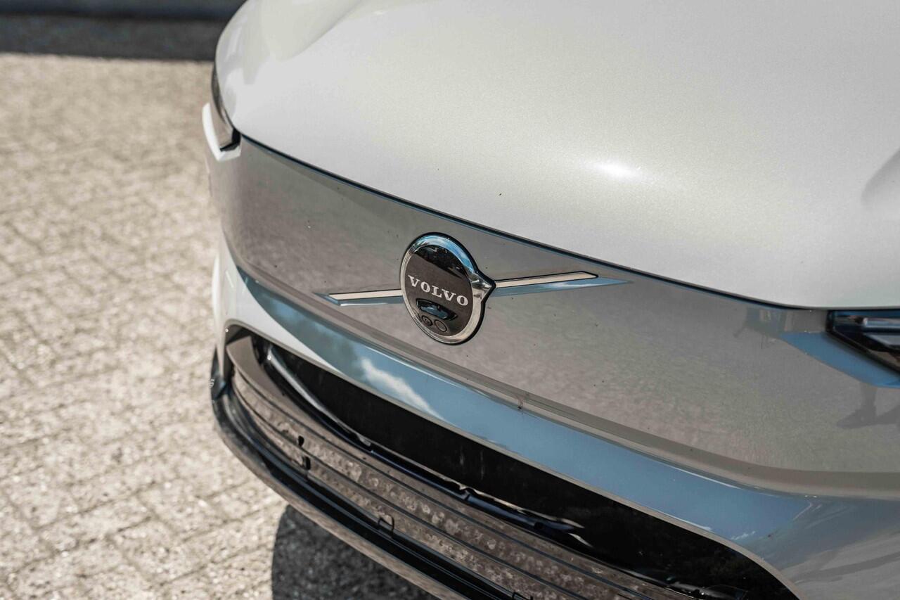 Volvo EX90 Twin Motor Performance Ultra 7p. 111 kWh | Premium audio by Bowers & Wilkins | Actieve luchtvering | Panoramadak | Verwarmbare voorstoelen, achterbank en stuurwiel | Massagefunctie voorstoelen | Adaptieve cruise control | Rondom zichtcamera | 22 inch lich