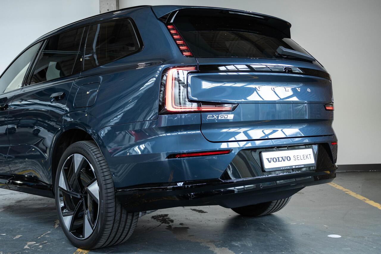 Volvo EX90 Twin Motor Performance Ultra 7p. 111 kWh | Panoramadak | Actieve Luchtvering | Verwarmbare voorstoelen en achterbank | Stuurverwarming | Premium audio | Tailor Wool Blend bekleding | Apple carplay/Android auto | Park Pilot Assist | 22 inch lichtmetalen ve