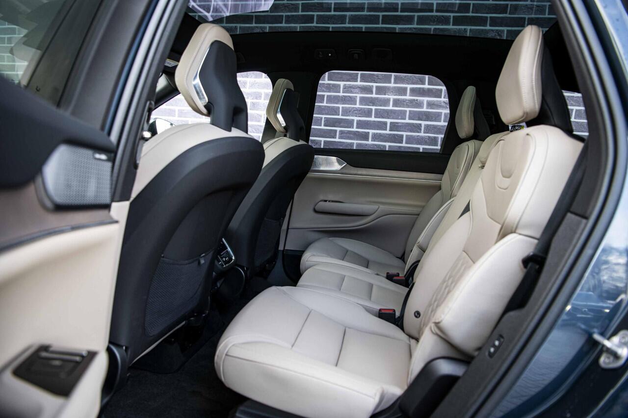 Volvo EX90 Twin Motor Ultra 7p. 111 kWh | Bowers en Wilkins Audio | Luchtvering | 7-zits | 360 camera | Dodehoekdetectie | Panoramadak | Sfeerverlichting | Stoel & stuurverwarming | Soft Close |