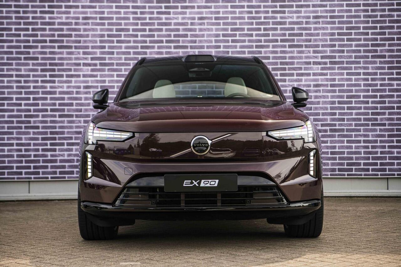 Volvo EX90 Twin Motor Performance Ultra | 7-Zits | Google | Bowers & Wilkins Audio | Soft Close | Luchtvering | Head-Up Display | Elek. Achterklep | Pano Dak | Stoelmassage | Pilot Assist Pack | Zitverlenging | Climate Pack | Getint Glas | 22" LM