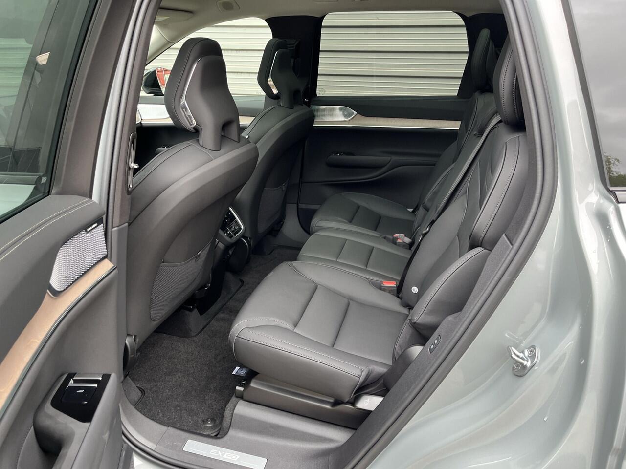 Volvo EX90 Twin Motor Ultra 7p. 111 kWh / Uit voorraad leverbaar / B&W audio / Luchtvering / Pilot Assist Pack / Trekhaak /