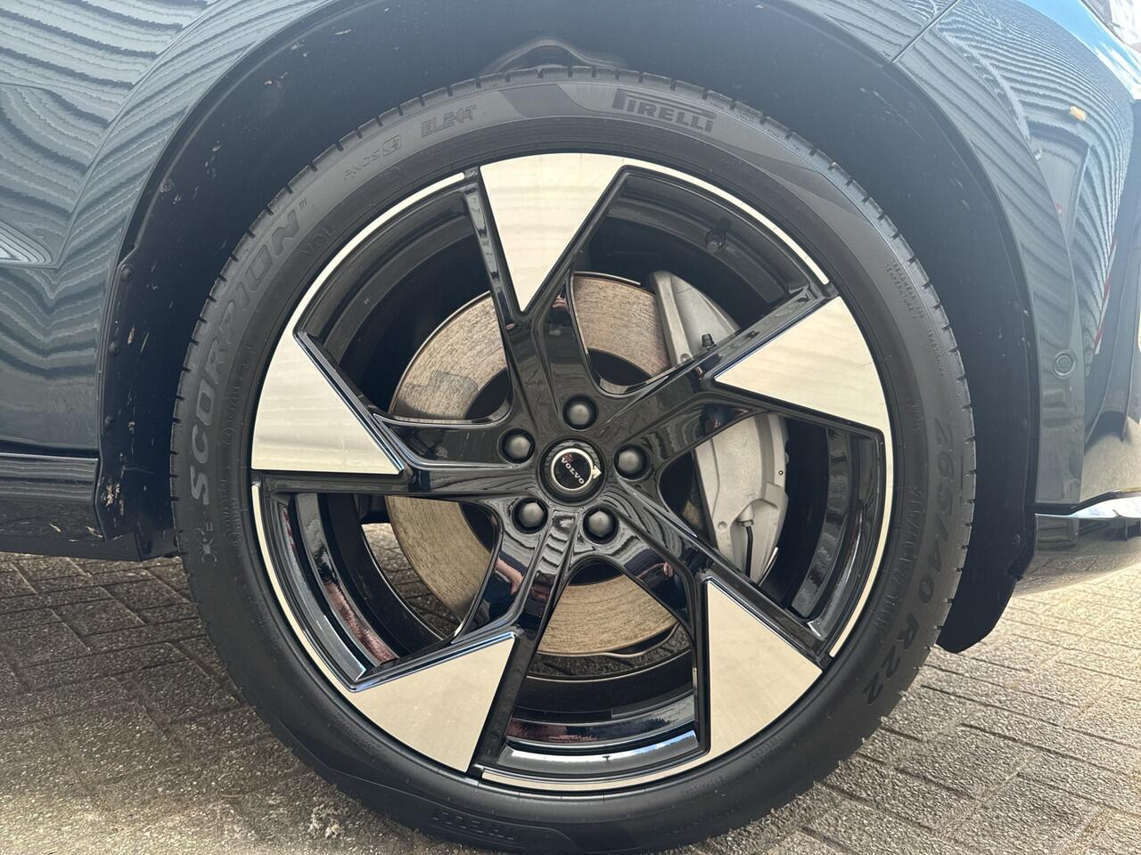 Volvo EX90 Twin Motor Performance Ultra 7p. 111 kWh / Uit voorraad leverbaar / Woolblend bekleding / 22" / Luchtvering /