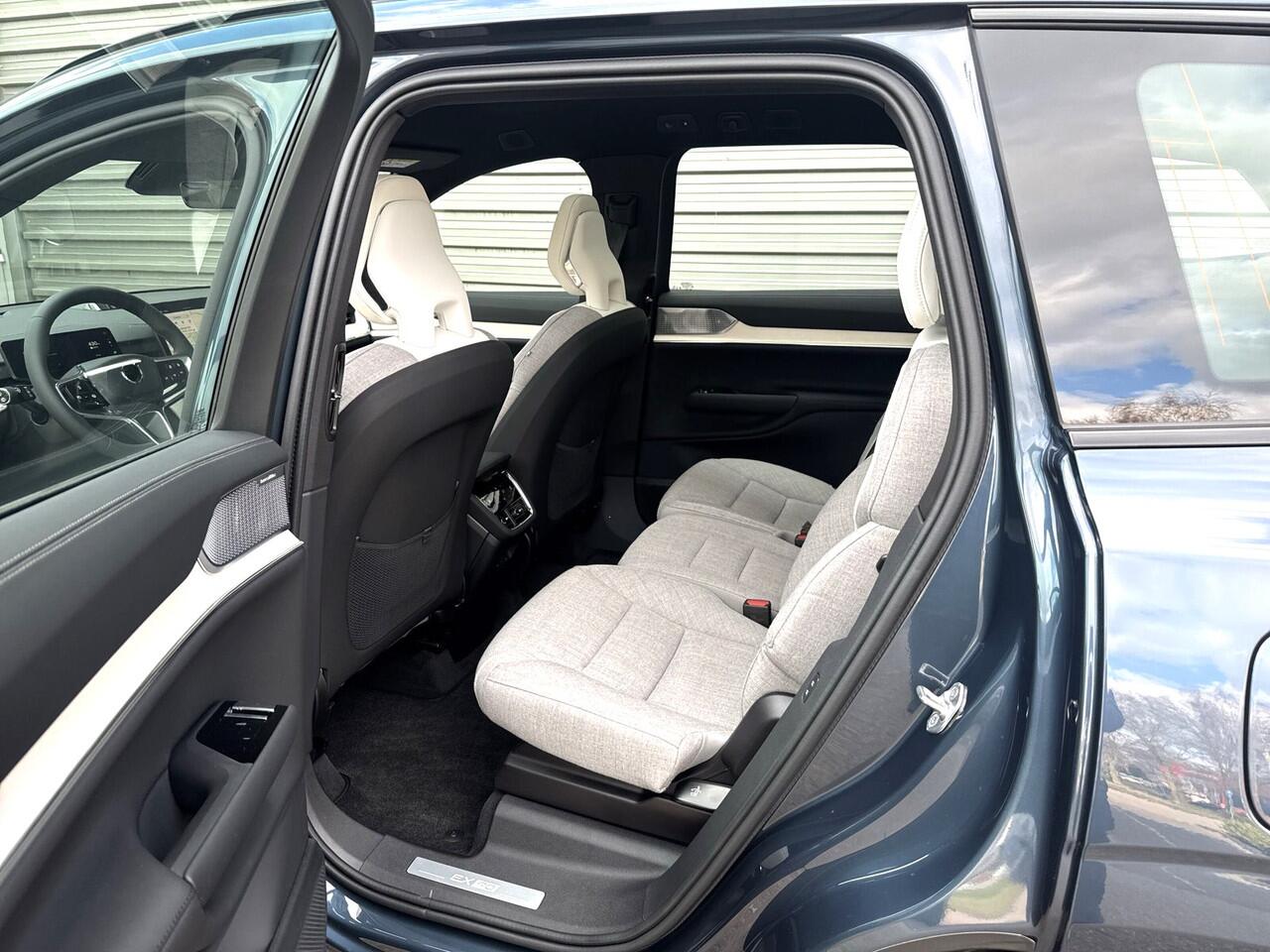 Volvo EX90 Twin Motor Performance Ultra 7p. 111 kWh / Uit voorraad leverbaar / Woolblend bekleding / 22" / Luchtvering /