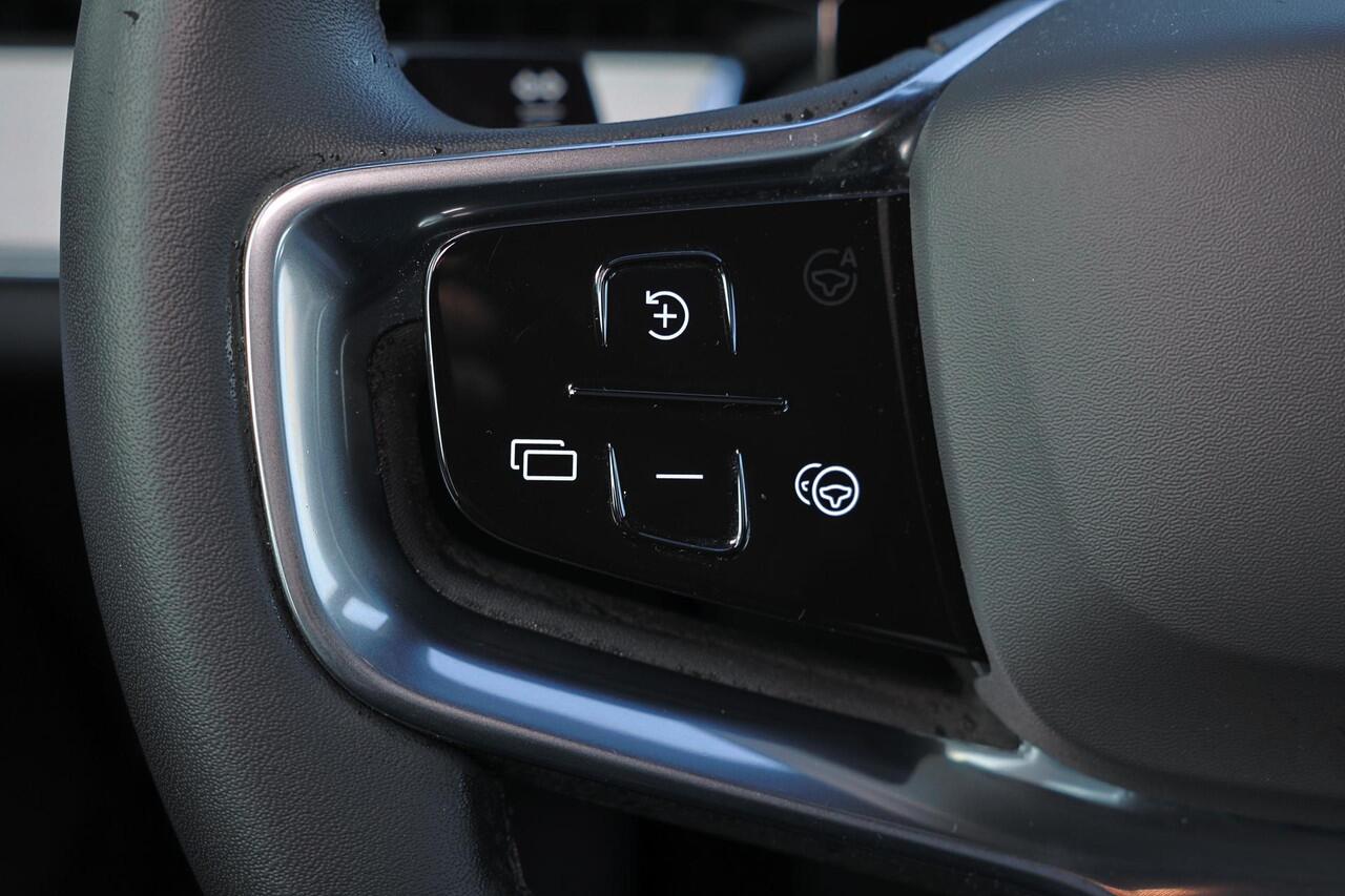 Volvo EX90 Twin Motor Ultra 7p. 111 kWh - Luchtvering - Panoramadak - IntelliSafe Assist & Surround - 360º Camera - Bose audio - Verwarmde voorstoelen - Parkeersensoren voor & achter - Head up display - 21' LMV - Trekhaak inklapbaar