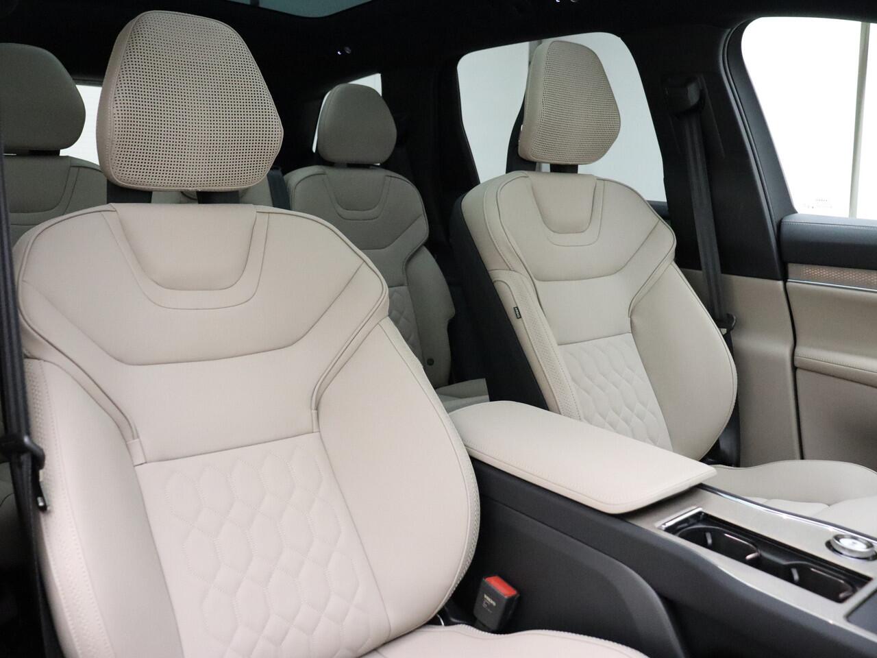 Volvo EX90 Twin Motor Perf. Ultra 7p. / Bowers&Wilkins Audio / Luchtvering / Pilot Assist Pack / Climate Pack / Extra Getint glas /