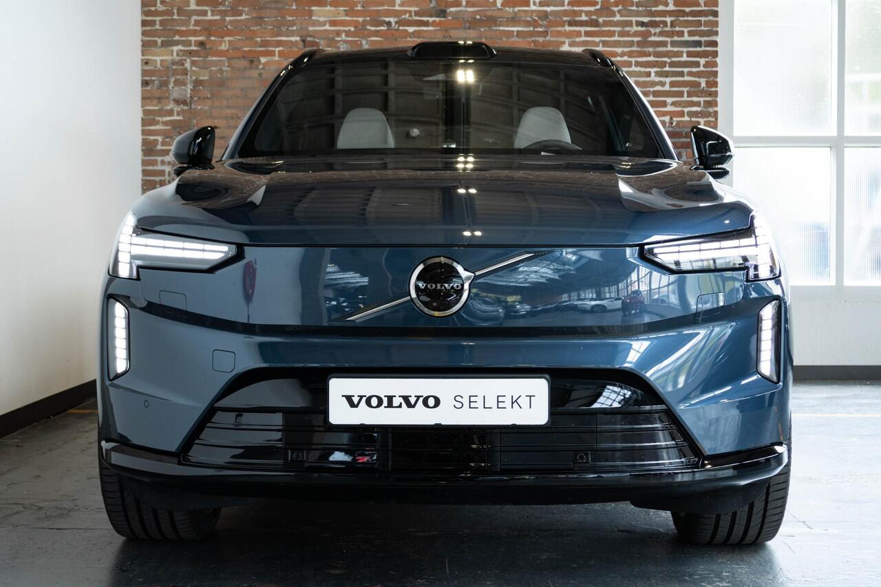 Volvo EX90 Twin Motor Performance Ultra 7p. 111 kWh | Panoramadak | Actieve Luchtvering | Verwarmbare voorstoelen en achterbank | Stuurverwarming | Premium audio | Tailor Wool Blend bekleding | Apple carplay/Android auto | Park Pilot Assist | 22 inch lichtmetalen ve