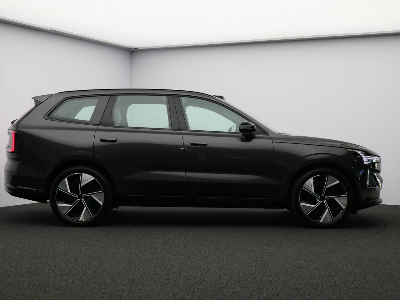 Volvo EX90 Twin Motor Performance 517PK Ultra 111 kWh / Luchtvering / Bowers & Wilkins / Pilot Assist Pack / 22" / Tailored Wool Blend bekleding /