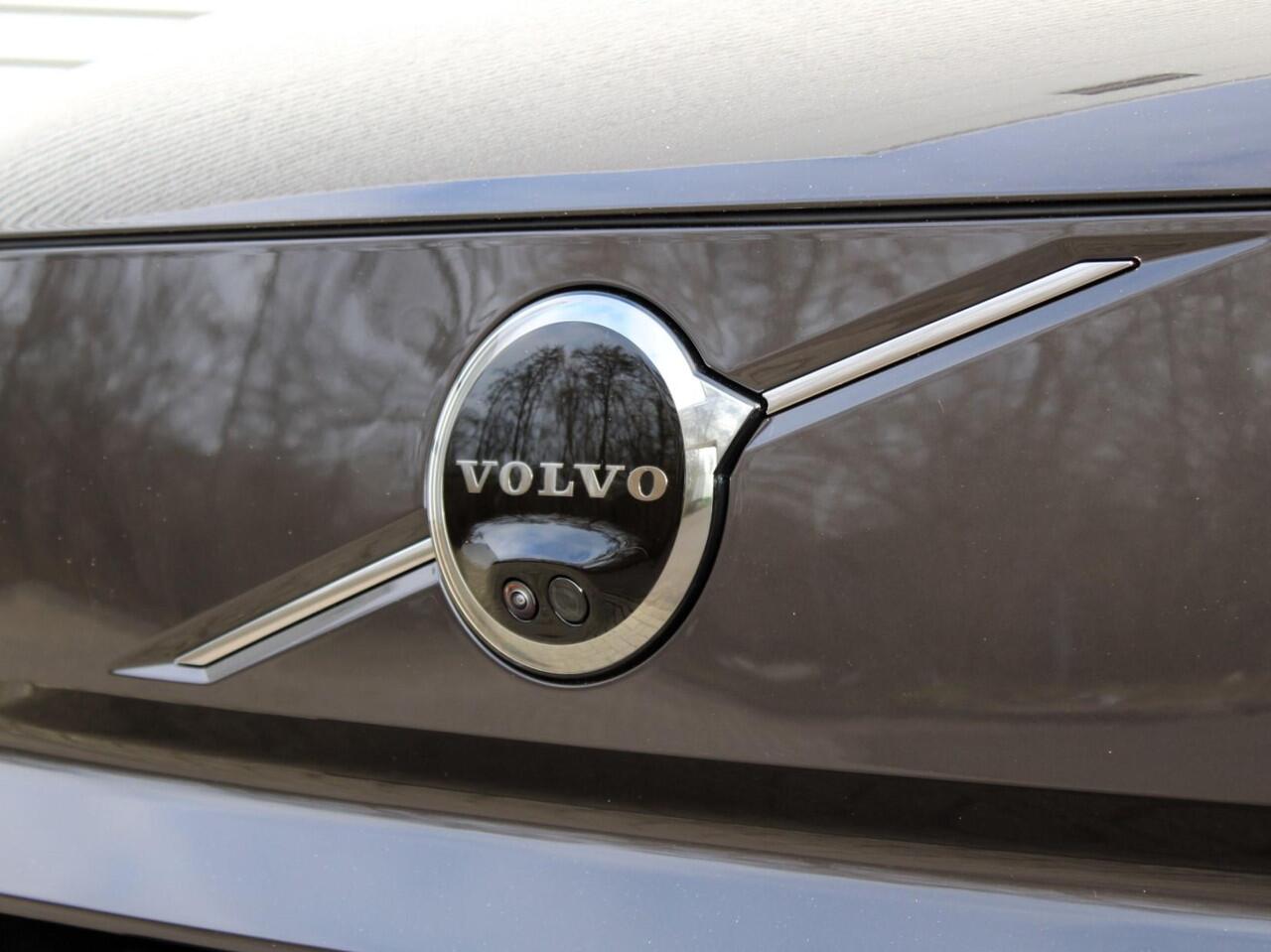 Volvo EX90 Twin Motor Performance Ultra Automaat / Luchtvering / Bowers & Wilkens audio / 22" velgen / 517pk / Pilot Assist Pack / Privacy Glass