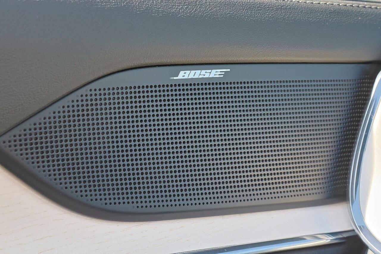 Volvo EX90 Performance Ultra 7p. 111 kWh - Luchtvering - Panoramadak - IntelliSafe Assist & Surround - 360º Camera - Bose Audio - Verwarmde voorstoelen, stuur & achterbank - Head up display - Extra getint glas - Elektr. inklapbare trekhaak - 22' LMV